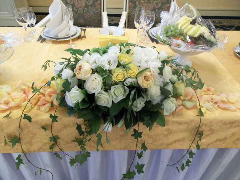 оформление свадебного зала цветами